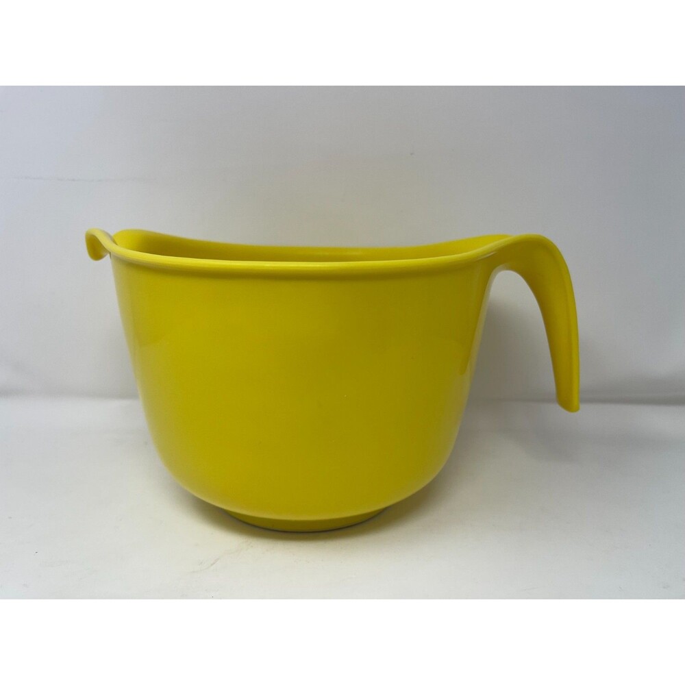 Vintage Rubbermaid 12 Cup/3 Quart Yellow Measuring Cup Batter Mixing Bowl #2663